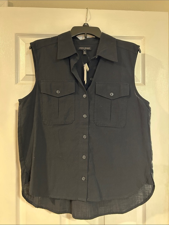 Banana Republic Tops - Banana Republic Black Sleeveless Button-Front Shirt